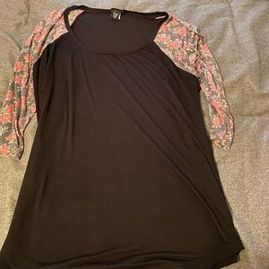 Torrid t shirt size 2 , elbow length sleeve